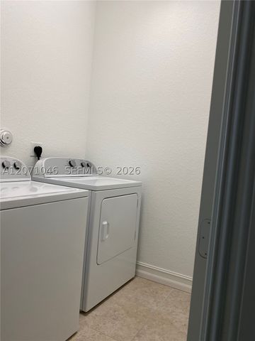 11362 SW 15th St, Pembroke Pines, FL 33025