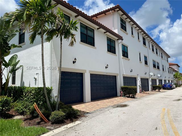 11362 SW 15th St, Pembroke Pines, FL 33025