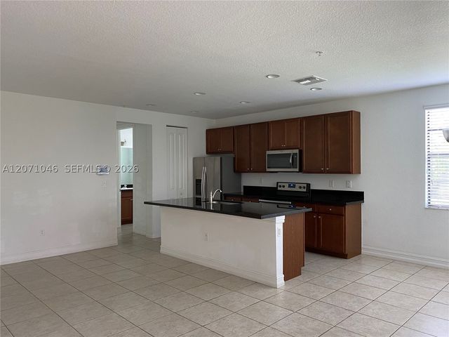 11362 SW 15th St, Pembroke Pines, FL 33025