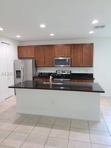 11362 SW 15th St, Pembroke Pines, FL 33025