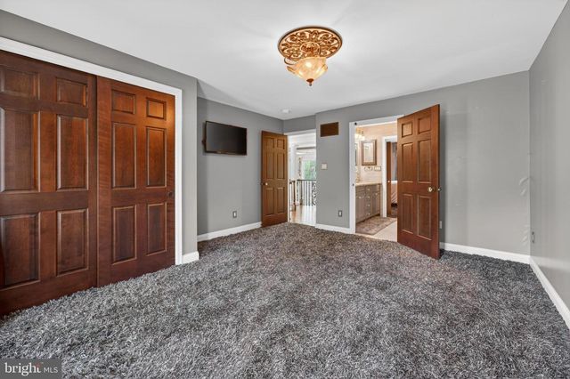 14 BALTUSROL TER, Moorestown, NJ 08057