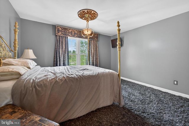 14 BALTUSROL TER, Moorestown, NJ 08057