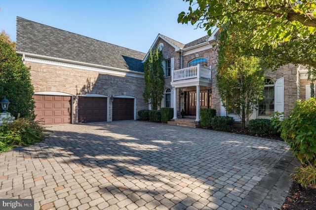 14 BALTUSROL TER, Moorestown, NJ 08057