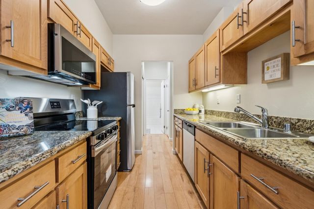 59 Marina Lakes Dr, Richmond, CA 94804