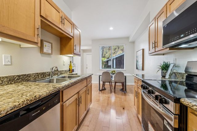 59 Marina Lakes Dr, Richmond, CA 94804