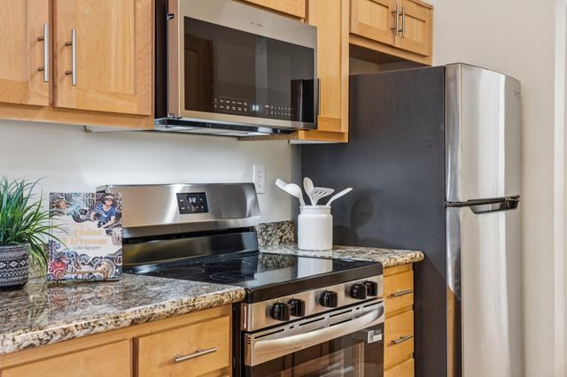 59 Marina Lakes Dr, Richmond, CA 94804