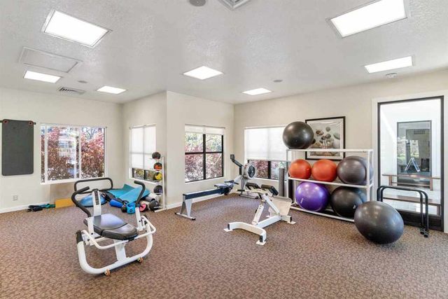 59 Marina Lakes Dr, Richmond, CA 94804