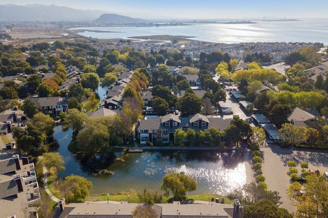 59 Marina Lakes Dr, Richmond, CA 94804
