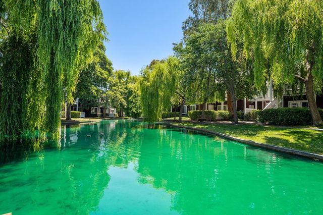 59 Marina Lakes Dr, Richmond, CA 94804