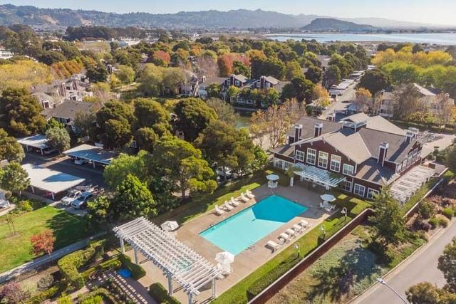 59 Marina Lakes Dr, Richmond, CA 94804