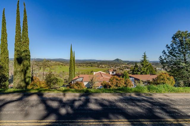 10280 Argonaut Dr, Jackson, CA 95642