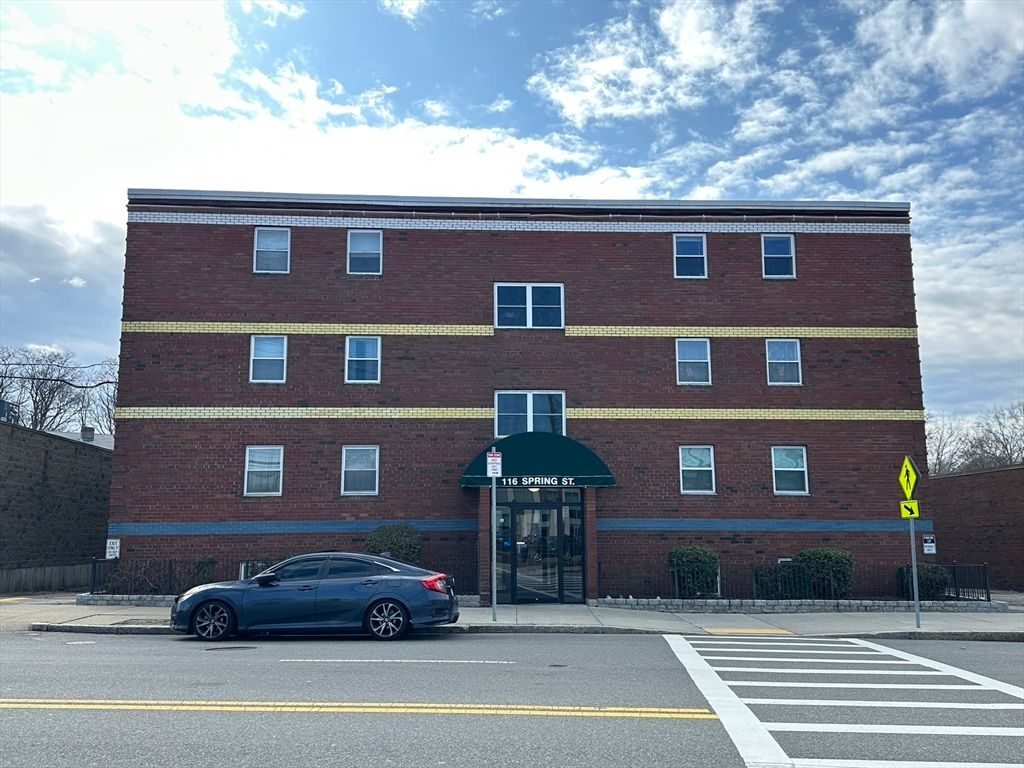 116 Spring St D2, Boston, MA 02132