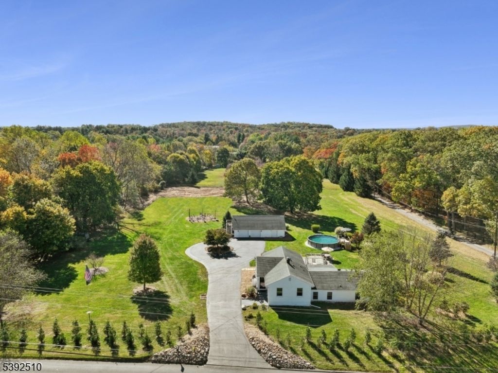32 Pulaski Rd, Readington Twp., NJ 08889