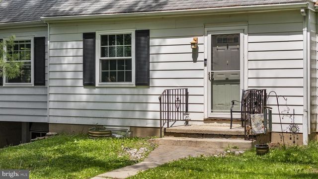 819 W MINER ST, West Chester, PA 19382