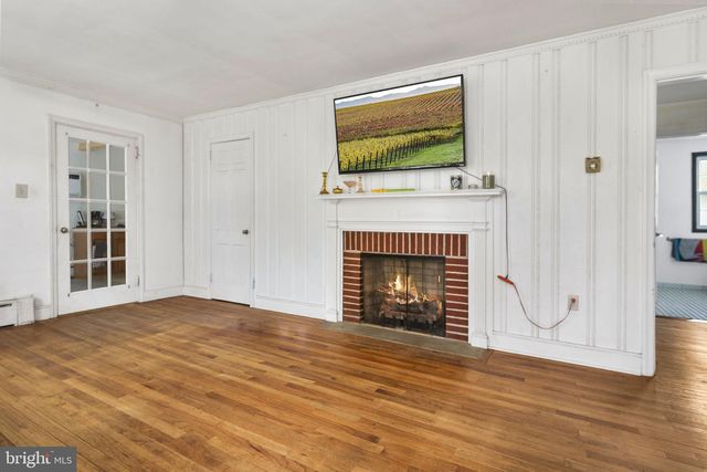 819 W MINER ST, West Chester, PA 19382