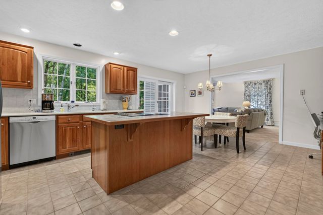 83 Rosewell Road, Bedford, NH 03110