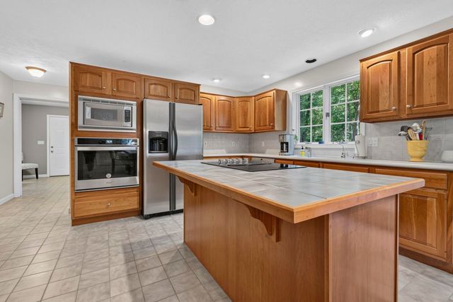 83 Rosewell Road, Bedford, NH 03110