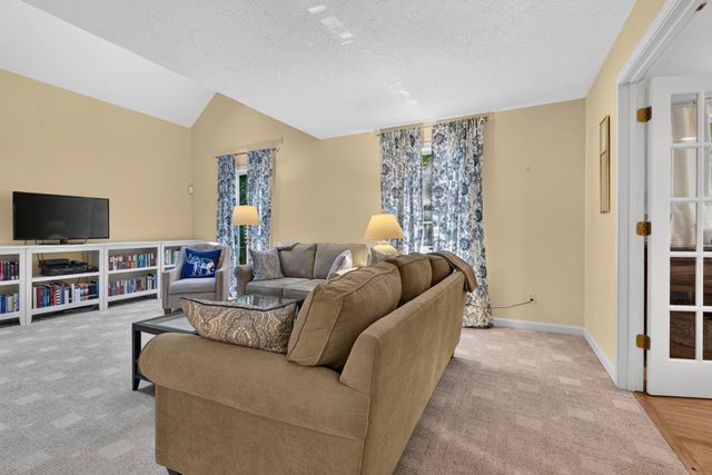 83 Rosewell Road, Bedford, NH 03110