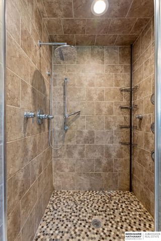 4132 M Street, Omaha, NE 68107