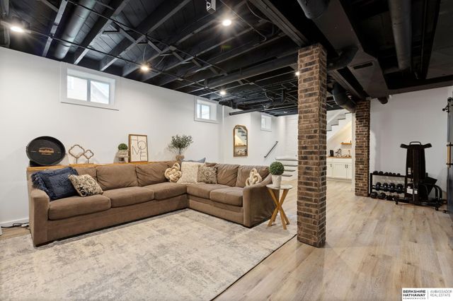 4132 M Street, Omaha, NE 68107