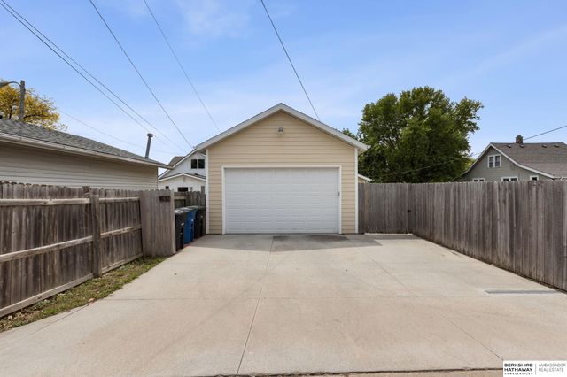 4132 M Street, Omaha, NE 68107