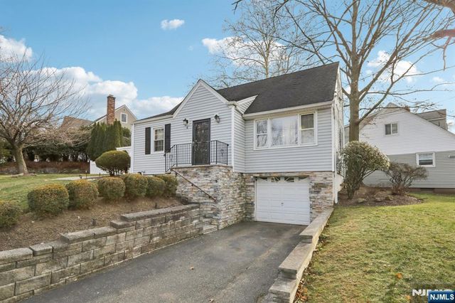 4 Brookview Drive, Woodland Park, NJ 07424