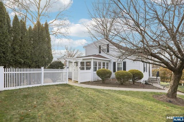 4 Brookview Drive, Woodland Park, NJ 07424