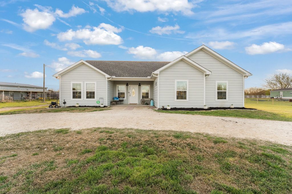 7012 Starling Street, Joshua, TX 76058