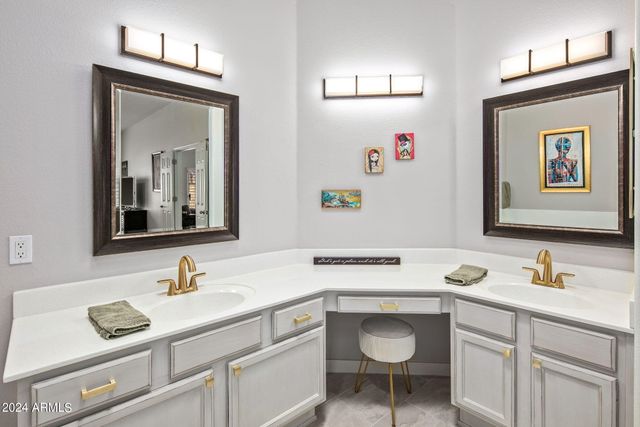 37206 N TRANQUIL Trail 22, Carefree, AZ 85377