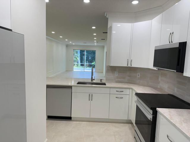 10664 Royal Caribbean Circle, Boynton Beach, FL 33437