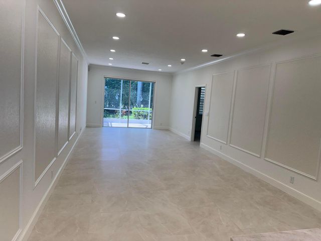 10664 Royal Caribbean Circle, Boynton Beach, FL 33437
