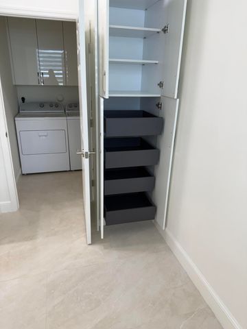 10664 Royal Caribbean Circle, Boynton Beach, FL 33437