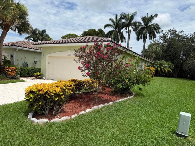 10664 Royal Caribbean Circle, Boynton Beach, FL 33437