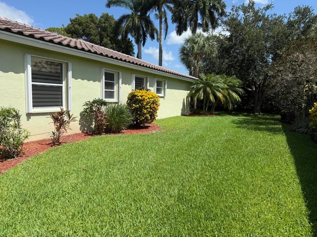 10664 Royal Caribbean Circle, Boynton Beach, FL 33437