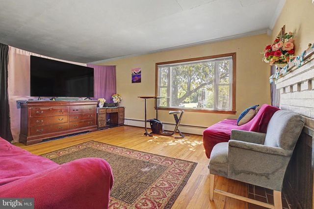 342 W OLD CROSS RD, New Market, VA 22844
