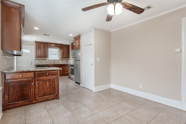 6922 Lindsley Avenue, Dallas, TX 75223