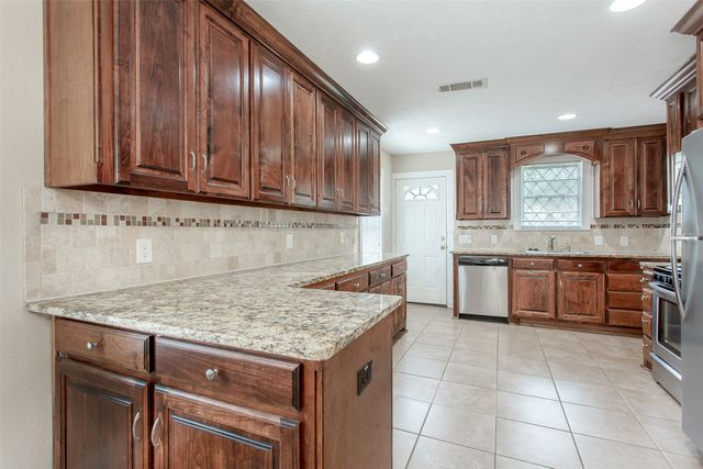 6922 Lindsley Avenue, Dallas, TX 75223