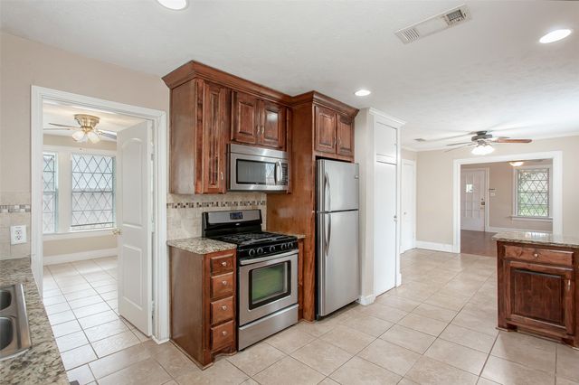 6922 Lindsley Avenue, Dallas, TX 75223