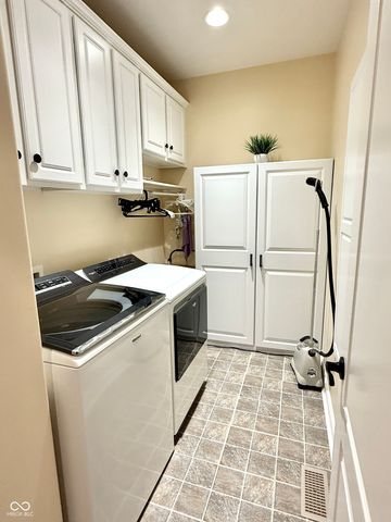 2868 Bloomsbury S, Greenwood, IN 46143