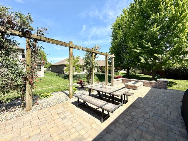 2868 Bloomsbury S, Greenwood, IN 46143