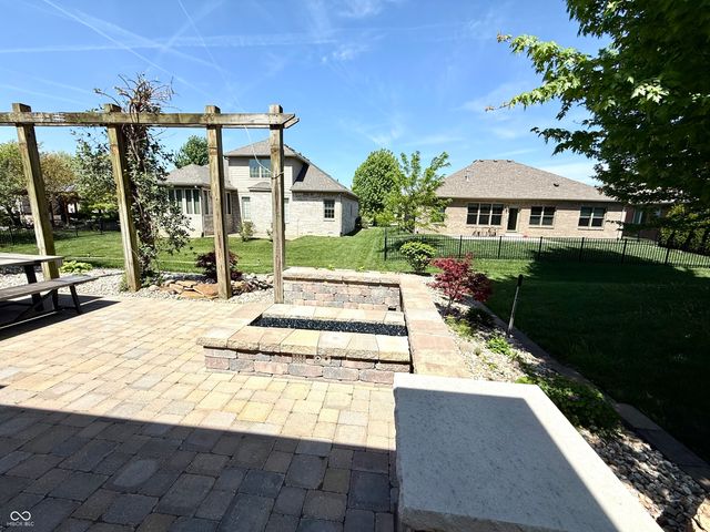 2868 Bloomsbury S, Greenwood, IN 46143