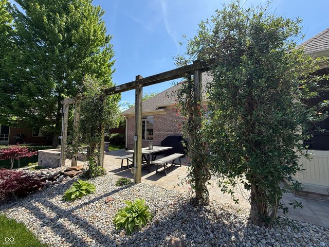 2868 Bloomsbury S, Greenwood, IN 46143