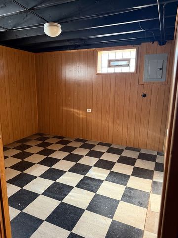 4452 S Lawler Avenue, Chicago, IL 60638