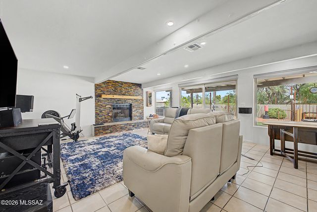7409 E Calle La Vega, Tucson, AZ 85710