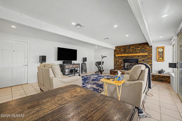 7409 E Calle La Vega, Tucson, AZ 85710