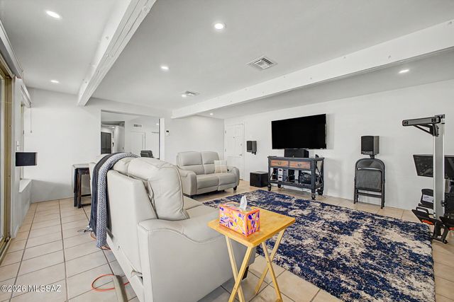 7409 E Calle La Vega, Tucson, AZ 85710