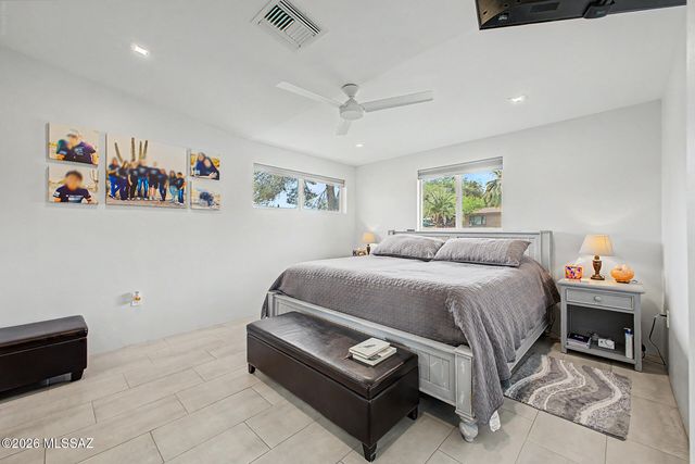 7409 E Calle La Vega, Tucson, AZ 85710