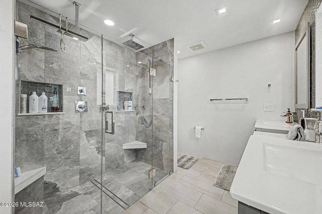 7409 E Calle La Vega, Tucson, AZ 85710