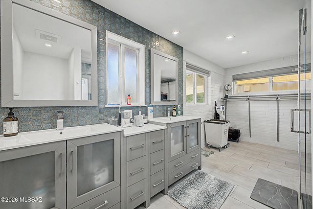 7409 E Calle La Vega, Tucson, AZ 85710