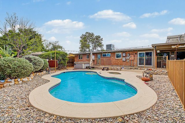 7409 E Calle La Vega, Tucson, AZ 85710